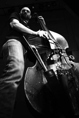 NOIR & JAZZ από το κουαρτέτο του Δημήτρη Καλαντζή Γιώργος Γεωργιάδης (μπάσο)