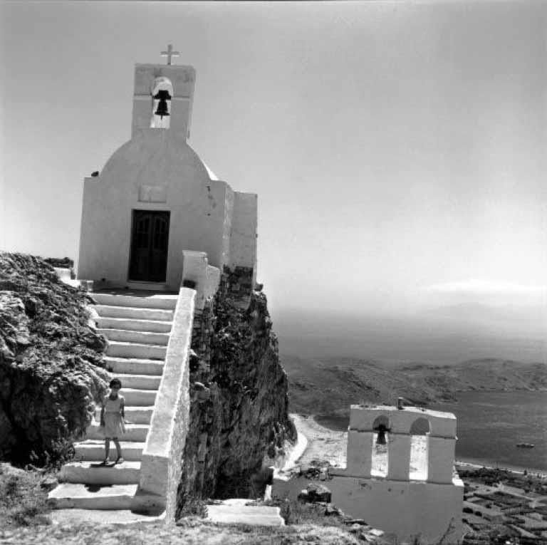 περιοδική έκθεση «Η μαγεία της Σερίφου» με φωτογραφίες του Αμερικανού φιλέλληνα Robert McCabe και της φωτογράφου - εικαστικού Κατερίνας Καλούδη, στο Αρχαιολογικό Μουσείο «Περσεύς».
